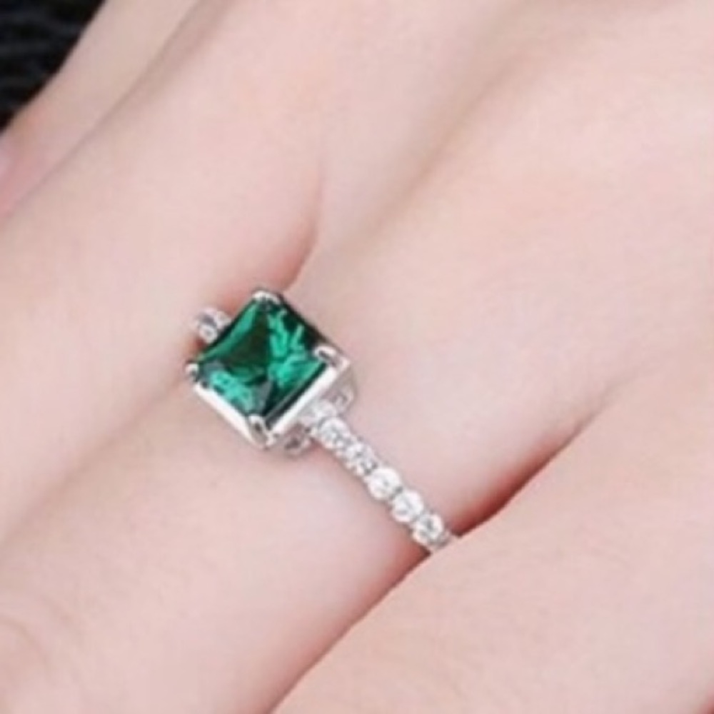 0.53ct Princess Cut Emerald Ring - Picture 4 of 7